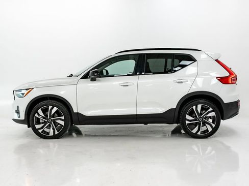 Used 2024 Volvo XC40 B5 Plus w/ Climate Package image 24