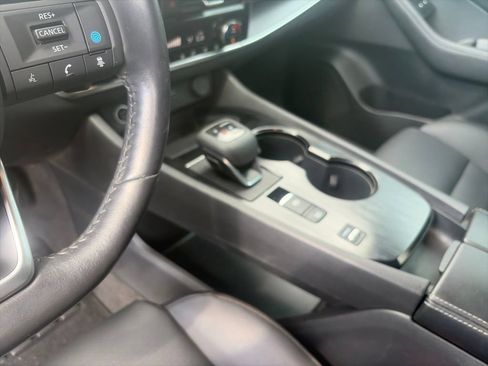 Used 2023 Nissan Rogue SV w/ SV Premium Package FWD image 19