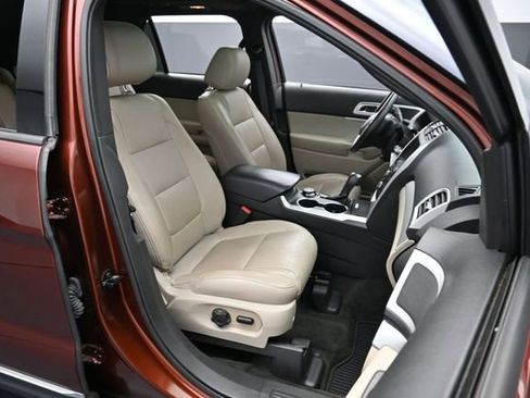 Used 2015 Ford Explorer XLT w/ Equipment Group 202B image 27