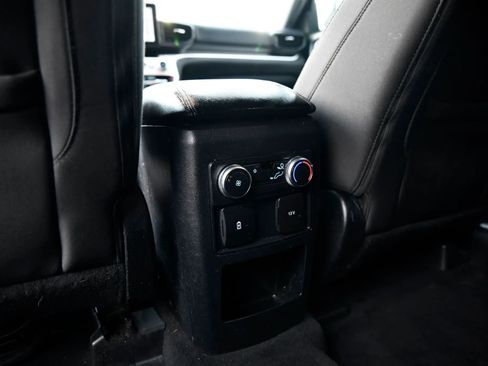 Used 2021 Ford Explorer XLT AWD/4WD image 16