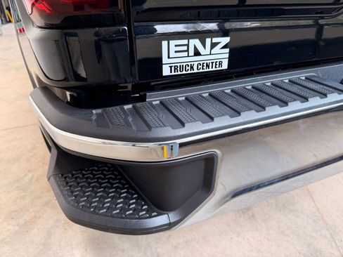 Used 2022 GMC Sierra 2500 Pro w/ Convenience Package image 12