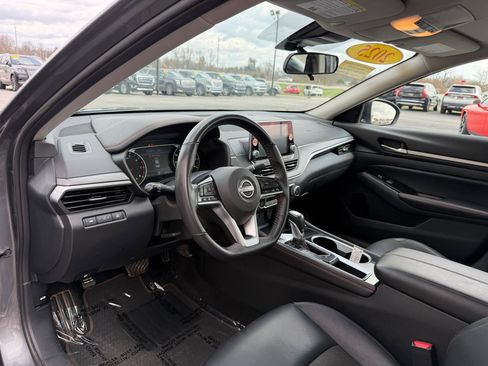 Used 2025 Nissan Altima 2.5 SR image 12