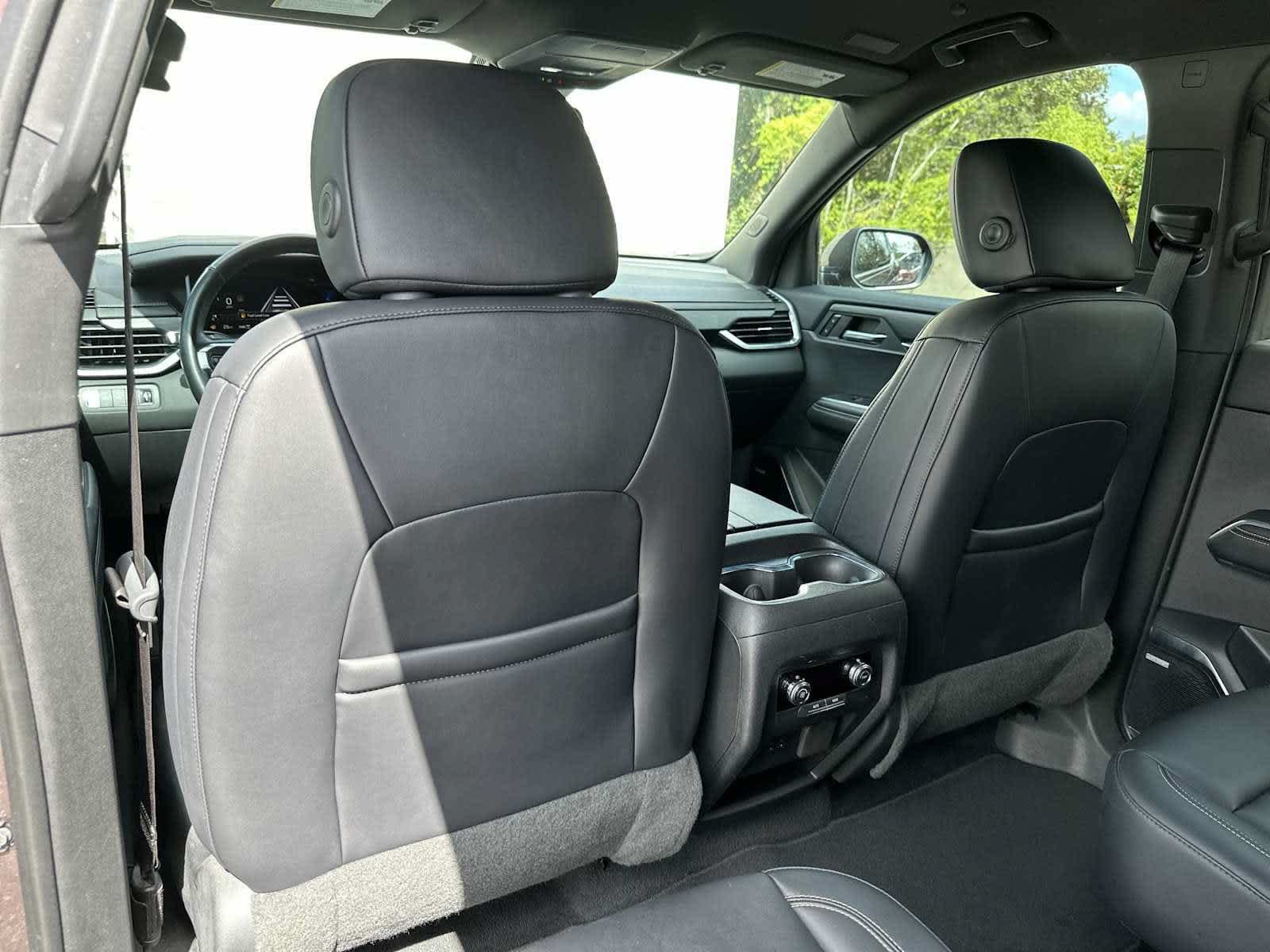 Used 2024 GMC Acadia Elevation AWD/4WD image 16