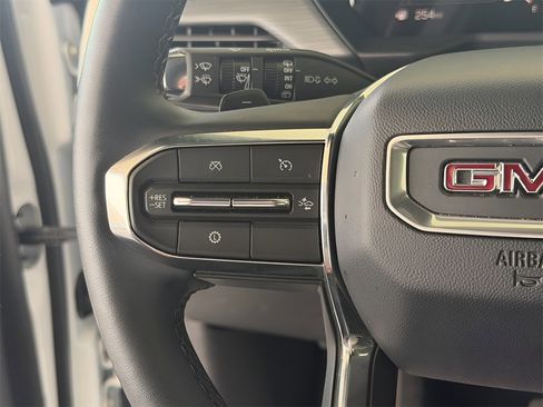 Used 2025 GMC Acadia Elevation image 25