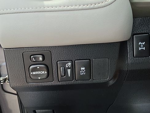 Used 2015 Toyota RAV4 Limited AWD/4WD image 29