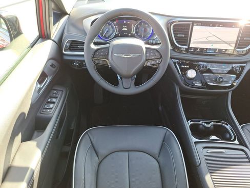 New 2026 Chrysler Pacifica Limited image 14