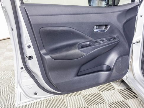 Used 2021 Nissan Versa SV image 32