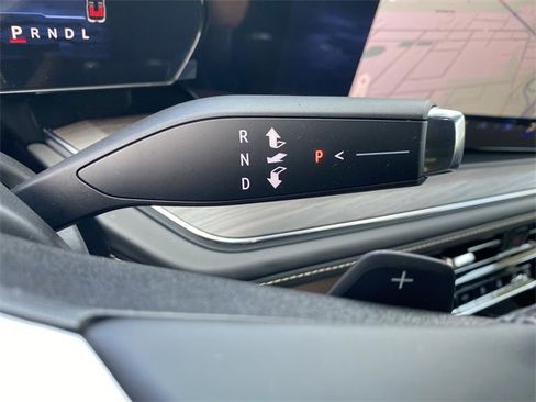 New 2025 Chevrolet Suburban Premier image 21