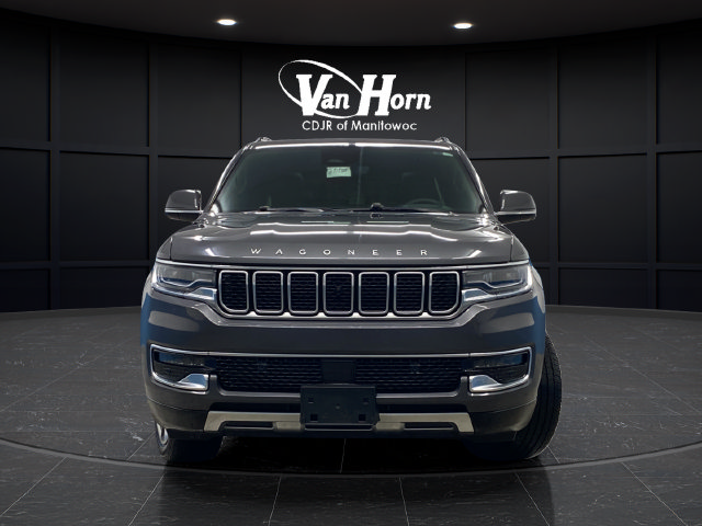 Used 2022 Jeep Wagoneer Series III w/ Premium Group I AWD/4WD image 2