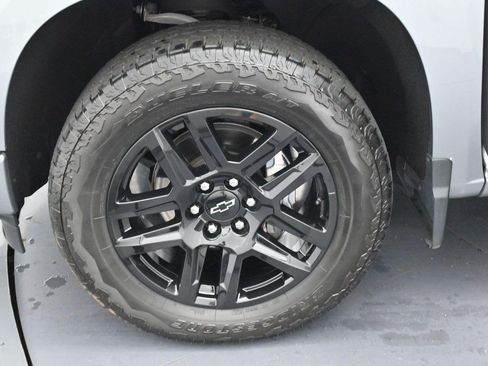 Used 2025 Chevrolet Silverado 1500 Custom w/ Turbomax Blackout Package AWD/4WD image 33