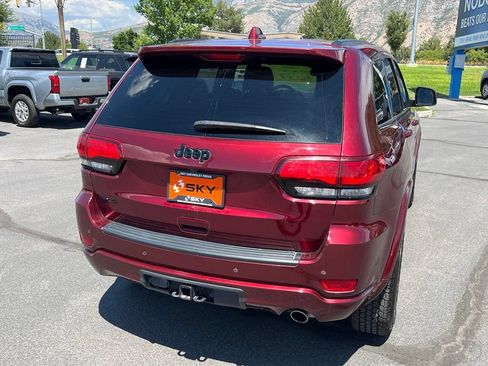 Used 2022 Jeep Grand Cherokee Laredo X AWD/4WD image 9