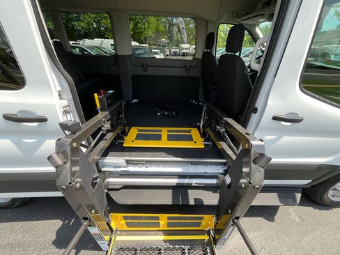 Used 2024 Ford Transit 350 XLT image 24