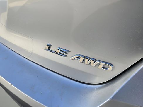 Used 2013 Toyota Venza LE w/ LE Convenience Pkg image 8