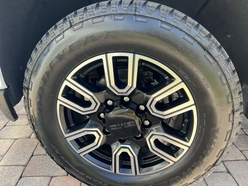 Used 2021 GMC Sierra 2500 AT4 w/ AT4 Preferred Package image 34