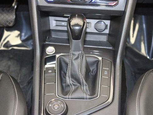 Used 2024 Volkswagen Tiguan SE image 37