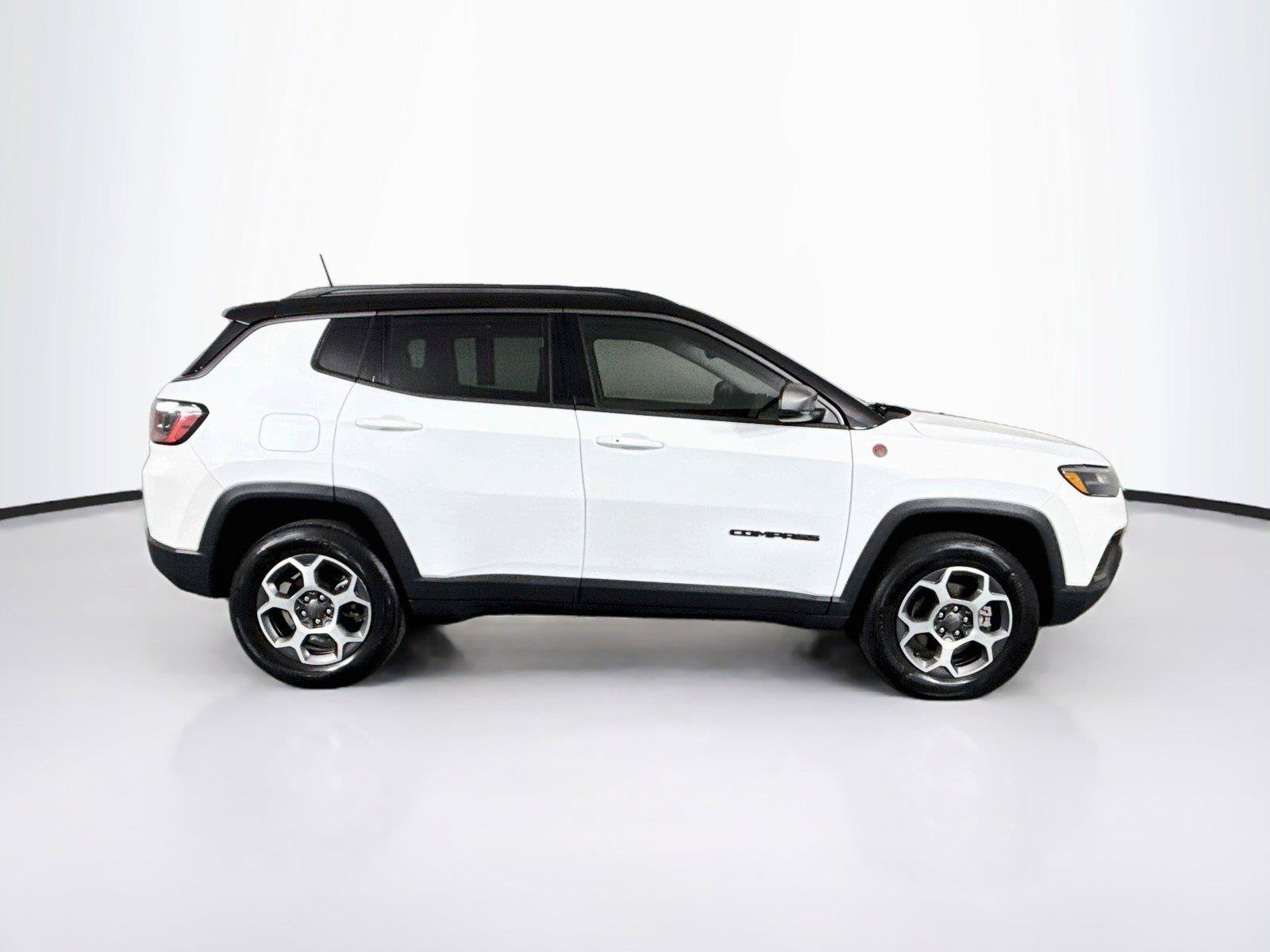 Used 2022 Jeep Compass Trailhawk w/ Sun and Sound Group AWD/4WD image 9