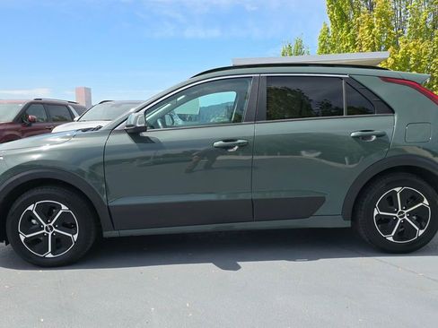 Used 2023 Kia Niro EX FWD image 7