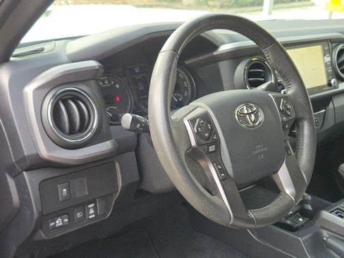 Used 2020 Toyota Tacoma TRD Sport w/ Technology Package RWD image 10