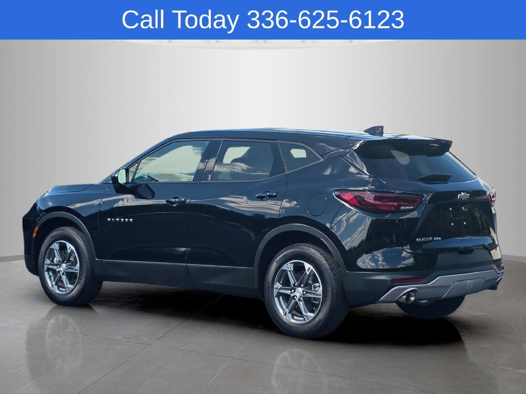 Used 2025 Chevrolet Blazer LT AWD/4WD image 3
