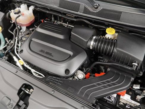 Used 2023 Chrysler Voyager LX image 47