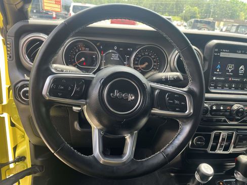 Used 2022 Jeep Wrangler Unlimited Sahara w/ Cold Weather Group AWD/4WD image 15