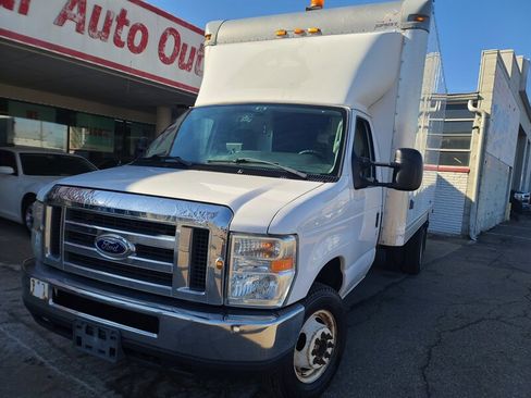 Used 2016 Ford E-450 and Econoline 450 Super Duty image 3