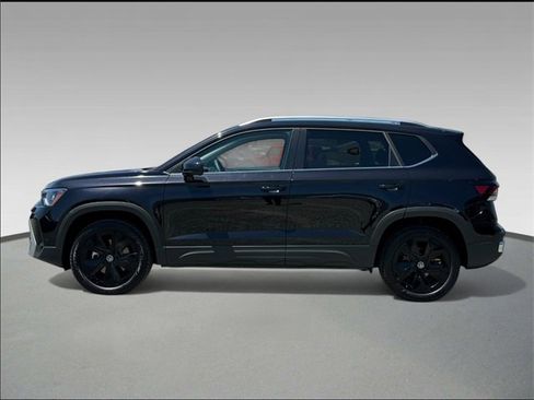 New 2025 Volkswagen Taos SE image 3