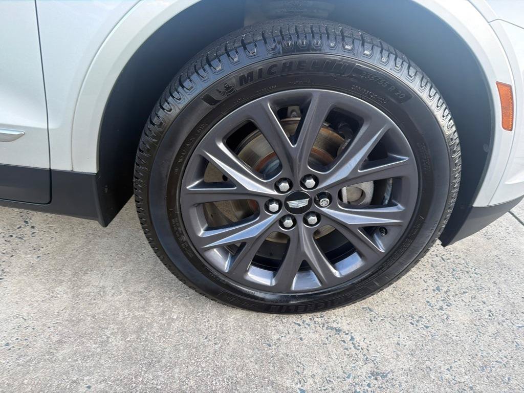Used 2017 Cadillac XT5 Premium Luxury w/ LPO, Wheel Lock Package FWD image 37