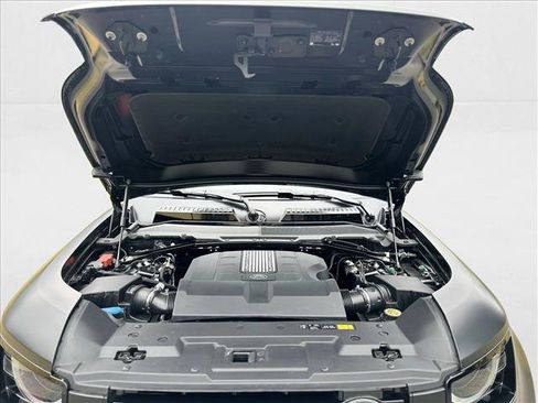 New 2024 Land Rover Defender 110 SE image 24