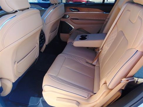 Used 2022 Jeep Grand Cherokee L Summit image 21