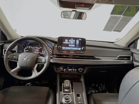 Used 2024 Mitsubishi Outlander SE image 30