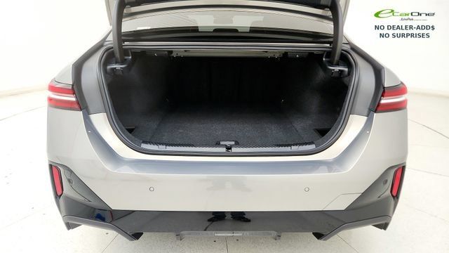 Used 2026 BMW i5 eDrive40 w/ M Sport Package RWD image 29