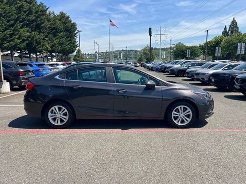 Used 2017 Chevrolet Cruze LT FWD image 8