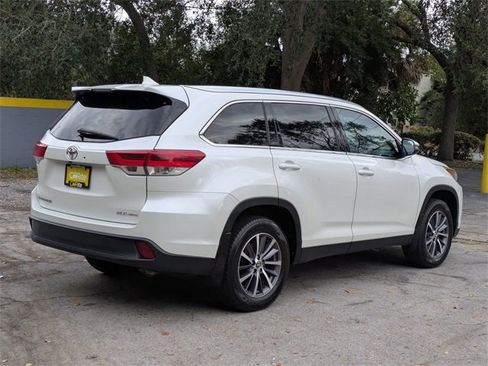 Used 2019 Toyota Highlander SE image 5