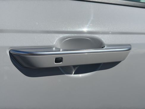 Used 2024 Kia Carnival SX FWD image 10