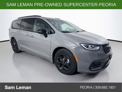 Used 2025 Chrysler Pacifica Premium