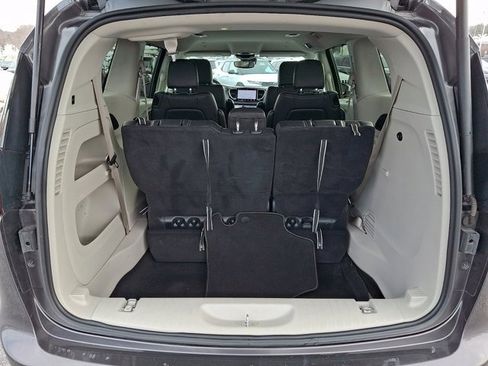 Certified 2022 Chrysler Pacifica Touring-L image 35