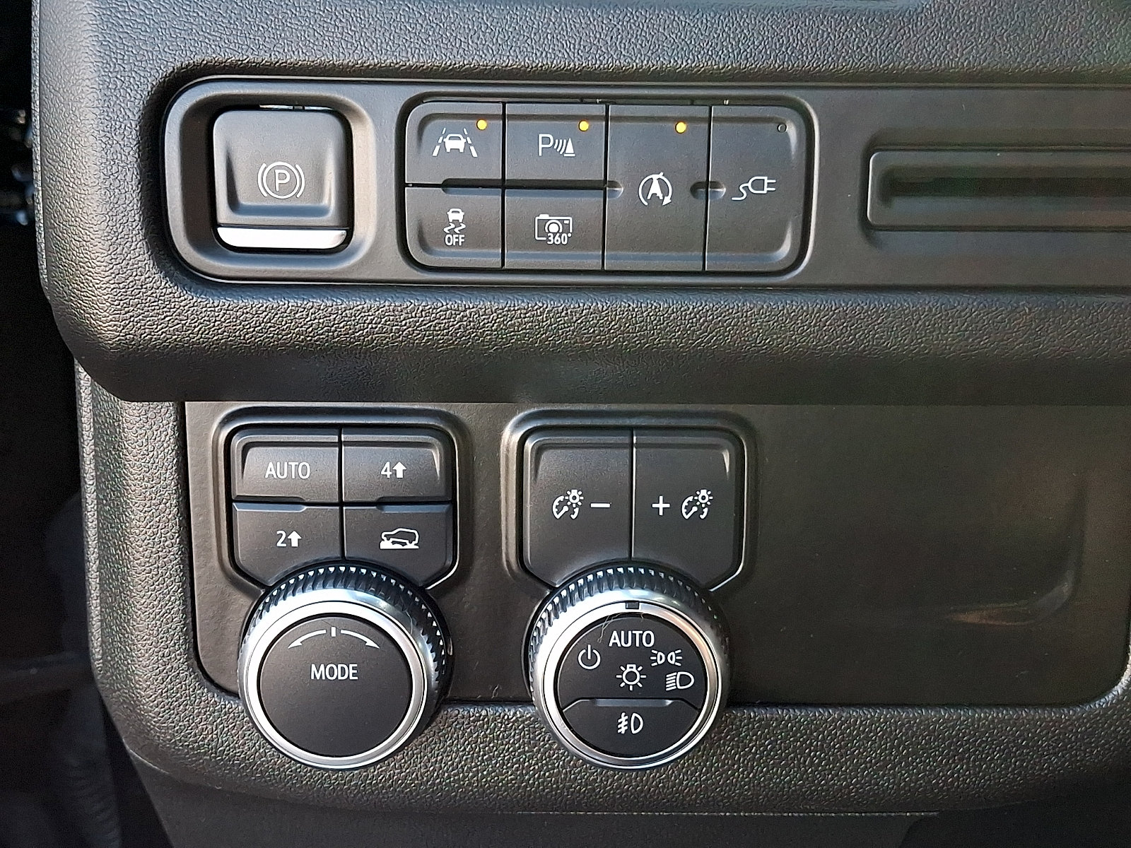Certified 2022 GMC Yukon XL SLT w/ SLT Premium Package AWD/4WD image 26