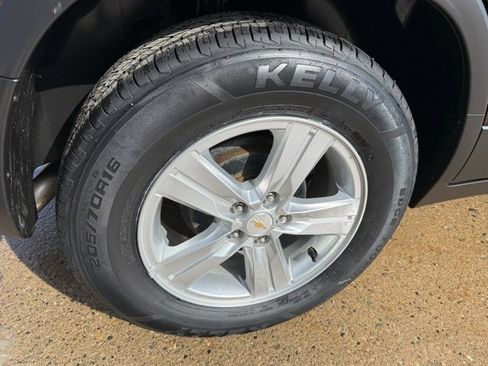 Used 2022 Chevrolet Trax LT w/ LT Convenience Package image 12