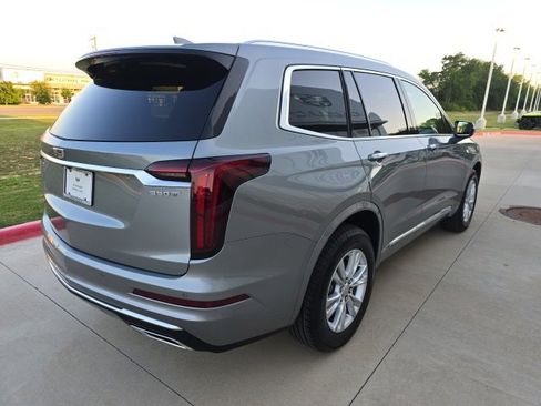New 2025 Cadillac XT6 Luxury image 5