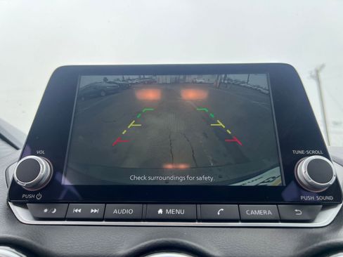 Used 2025 Nissan Sentra SV image 17