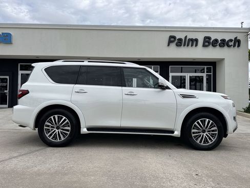 Used 2024 Nissan Armada SL w/ Captain's Chairs Package AWD/4WD image 23