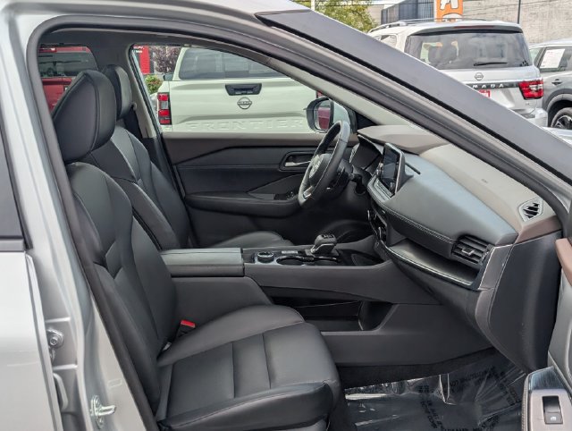 Used 2023 Nissan Rogue SV w/ SV Premium B Package AWD/4WD image 11