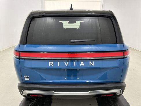 Used 2025 Rivian R1S Adventure Dual AWD/4WD image 4