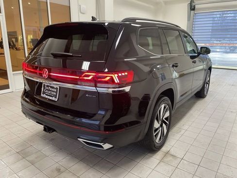 Certified 2025 Volkswagen Atlas SE image 4