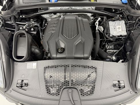 Certified 2026 Porsche Macan AWD/4WD image 57