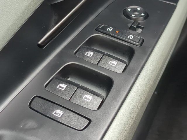 Used 2025 Hyundai Elantra Limited FWD image 23