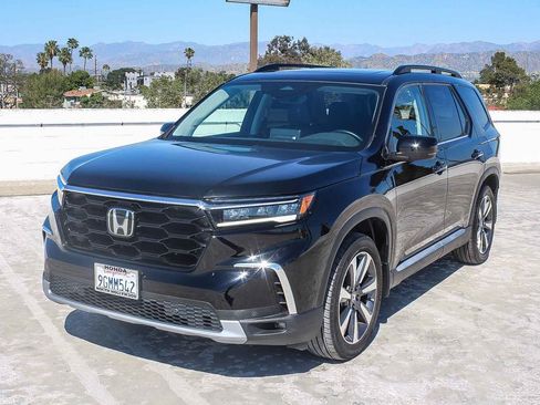 Used 2023 Honda Pilot Touring image 3