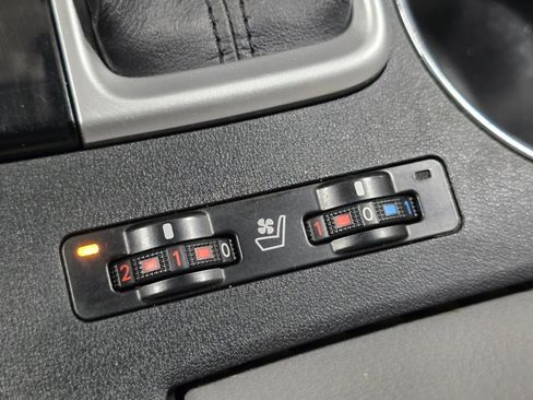 Certified 2019 Toyota Highlander Limited w/ Protection Package #3 image 8