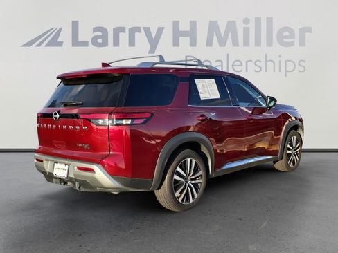 Used 2023 Nissan Pathfinder Platinum image 5